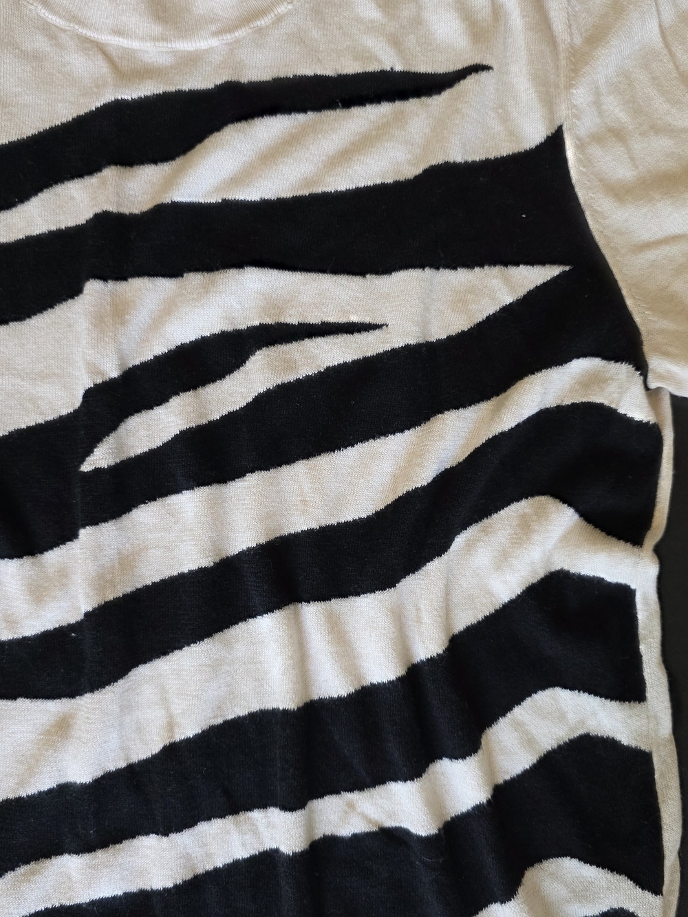 Banana Republic Silk Cashmere Zebra Women's Sweater Pullover Quiet Luxury - Picture 3 of 8